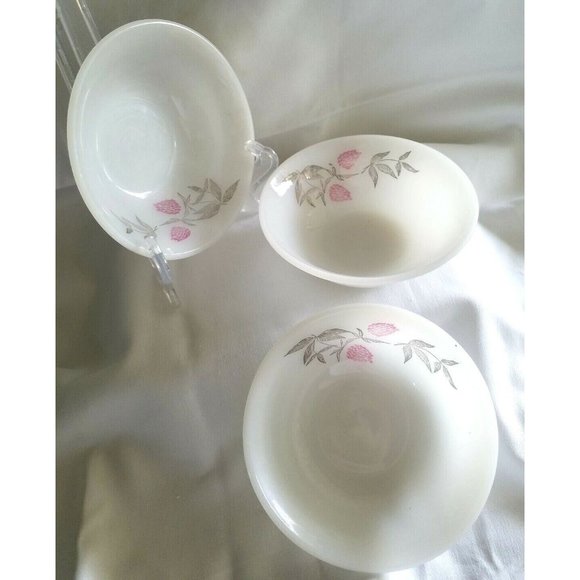 Vintage Federal Milk Glass set of 3 Bowls Clover Blossoms Gold details. - Picture 2 of 6